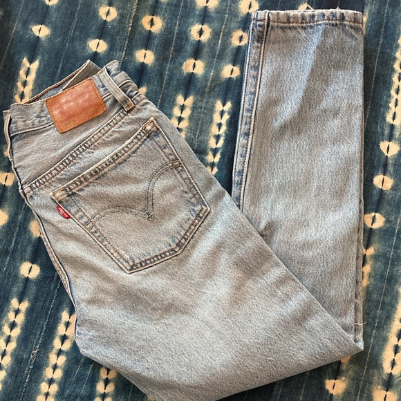 Distressed 501 Levi’s - Picture 2 of 8